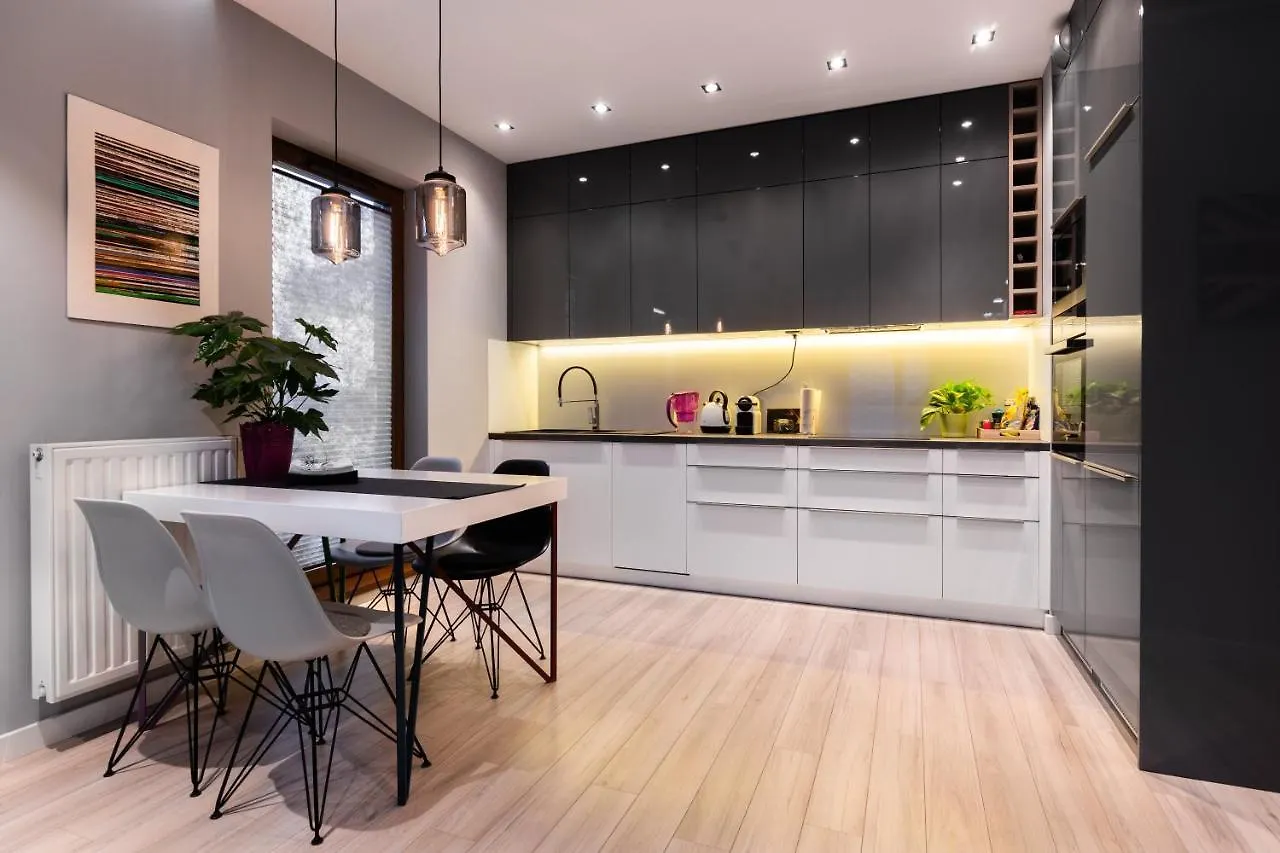 Elegant Business Accommodation With Parking - By Upstairs Cracovia 0*,  Polonia