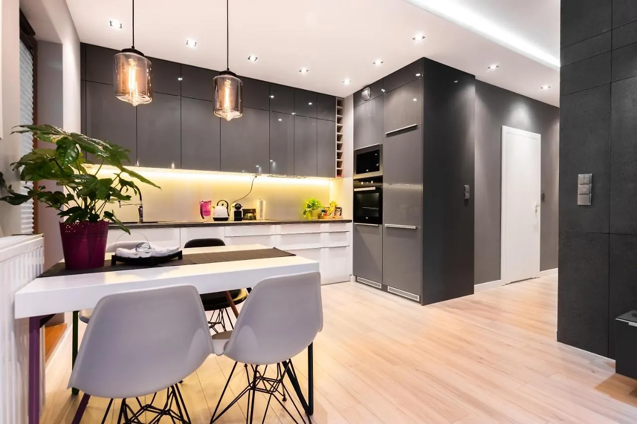 Elegant Business Accommodation With Parking - By Upstairs Cracovia