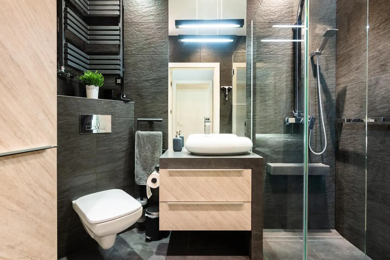 Elegant Business Accommodation With Parking - By Upstairs Cracovia Appartamento
