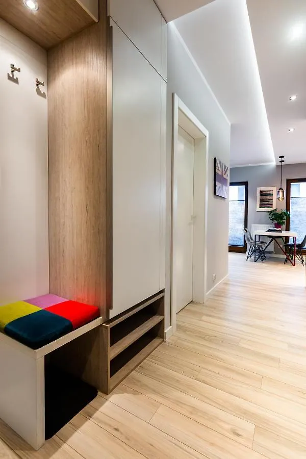 Elegant Business Accommodation With Parking - By Upstairs Cracovia Appartamento